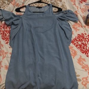 Dress with um shoulder holes 🙄🙄